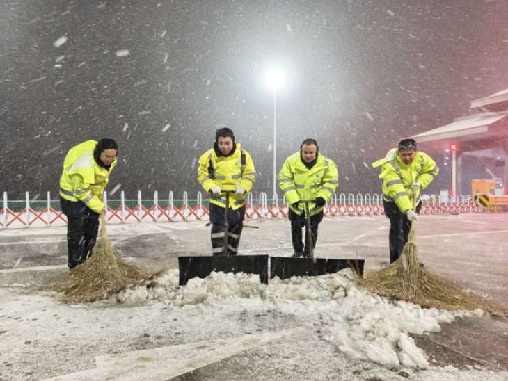 集團迎戰今冬首場降雪保障路網安暢